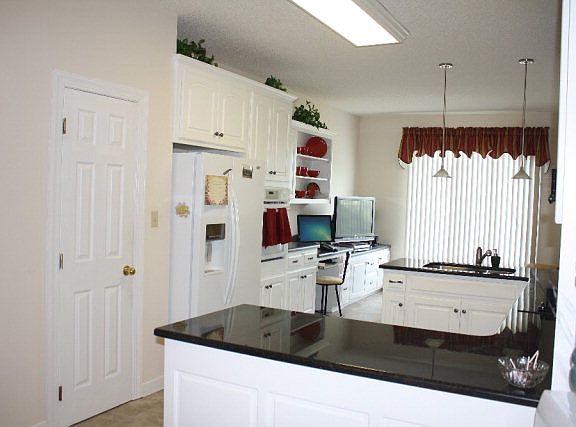 4th image of 151 Saint Johns Ct
