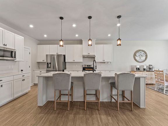 2nd image of 907 Caywood Rd