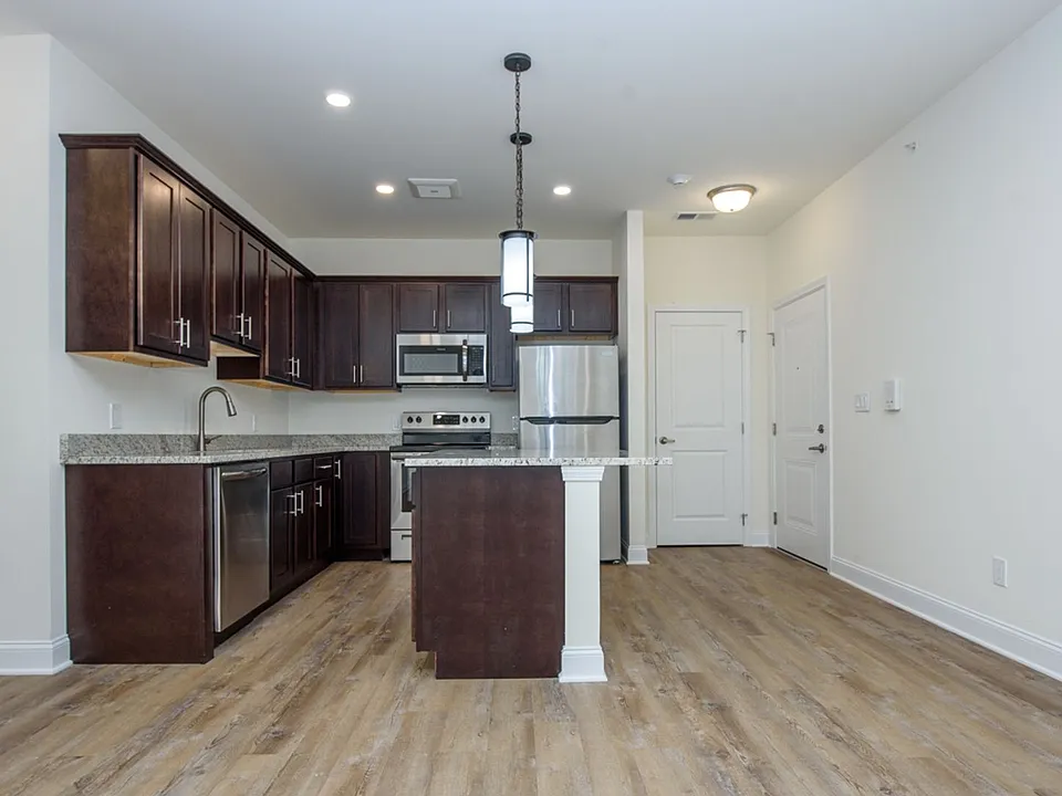 1040 Broadway #201