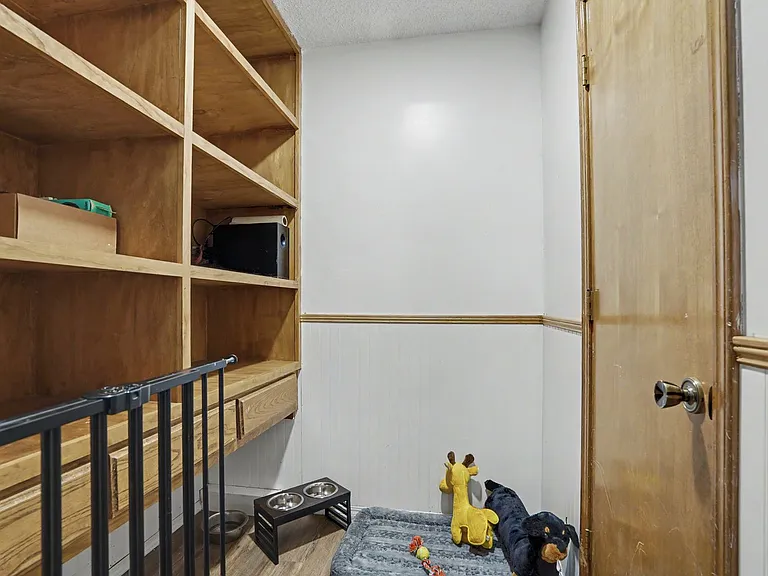 710 Christmas Ln — Photo 15
