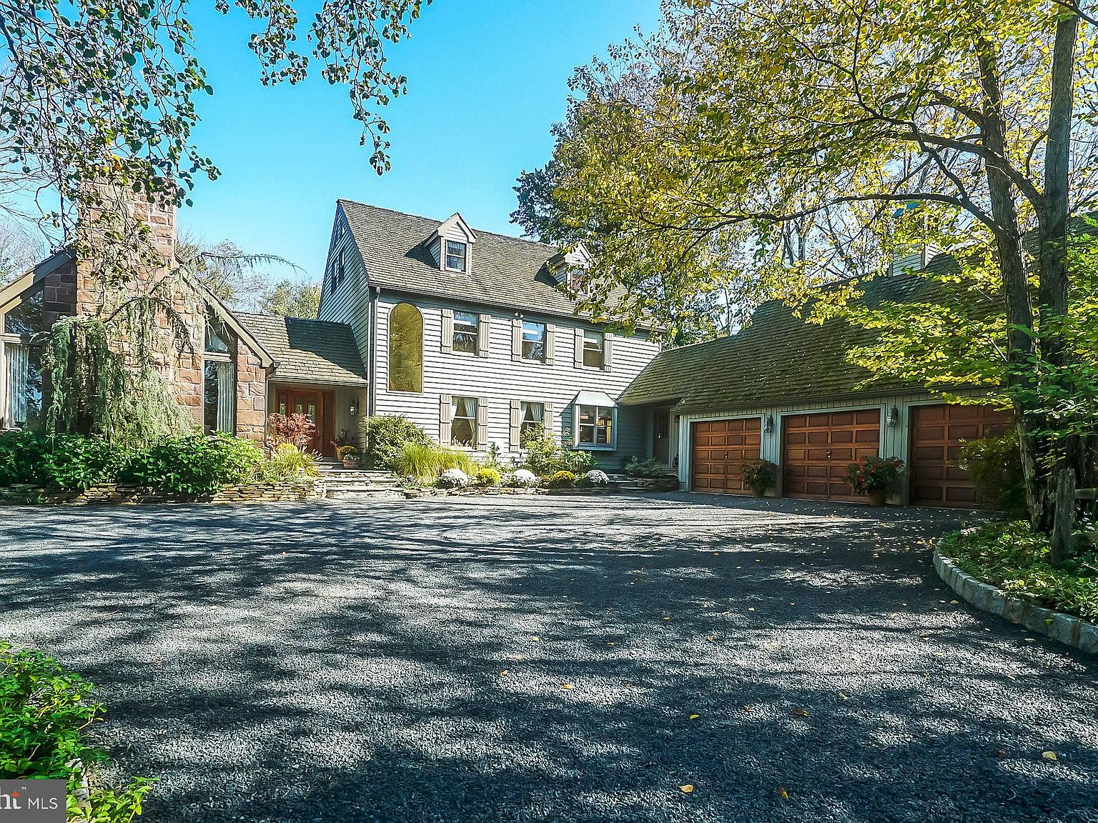 i want to buy a house in applewood