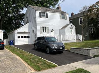9 Gotham St, Valley Stream, NY 11581