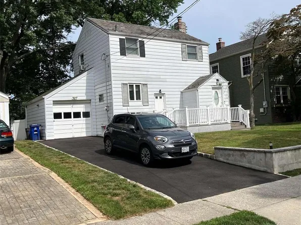 9 Gotham Street, Valley Stream, NY 11581