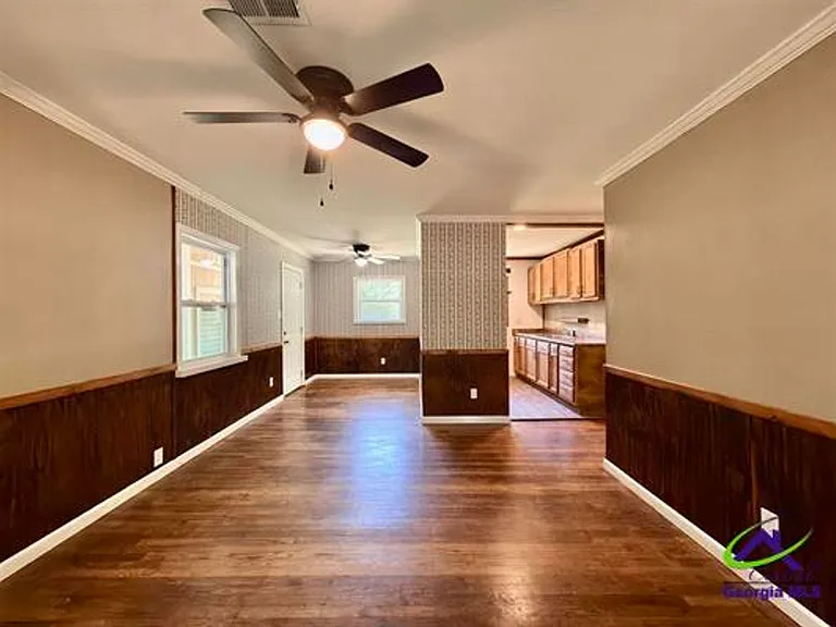 111 Marilyn Dr — Photo 3