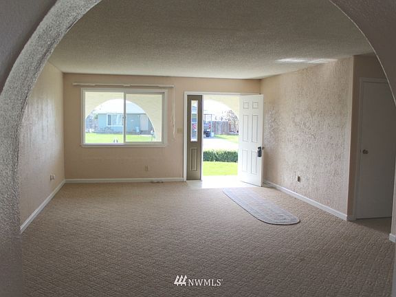 2nd image of 625 E Susan Place