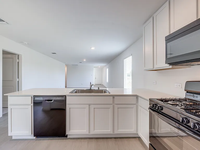 1301 Salton Ln — Photo 5