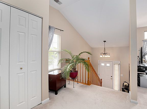 4th image of 1036 Huntington Dr