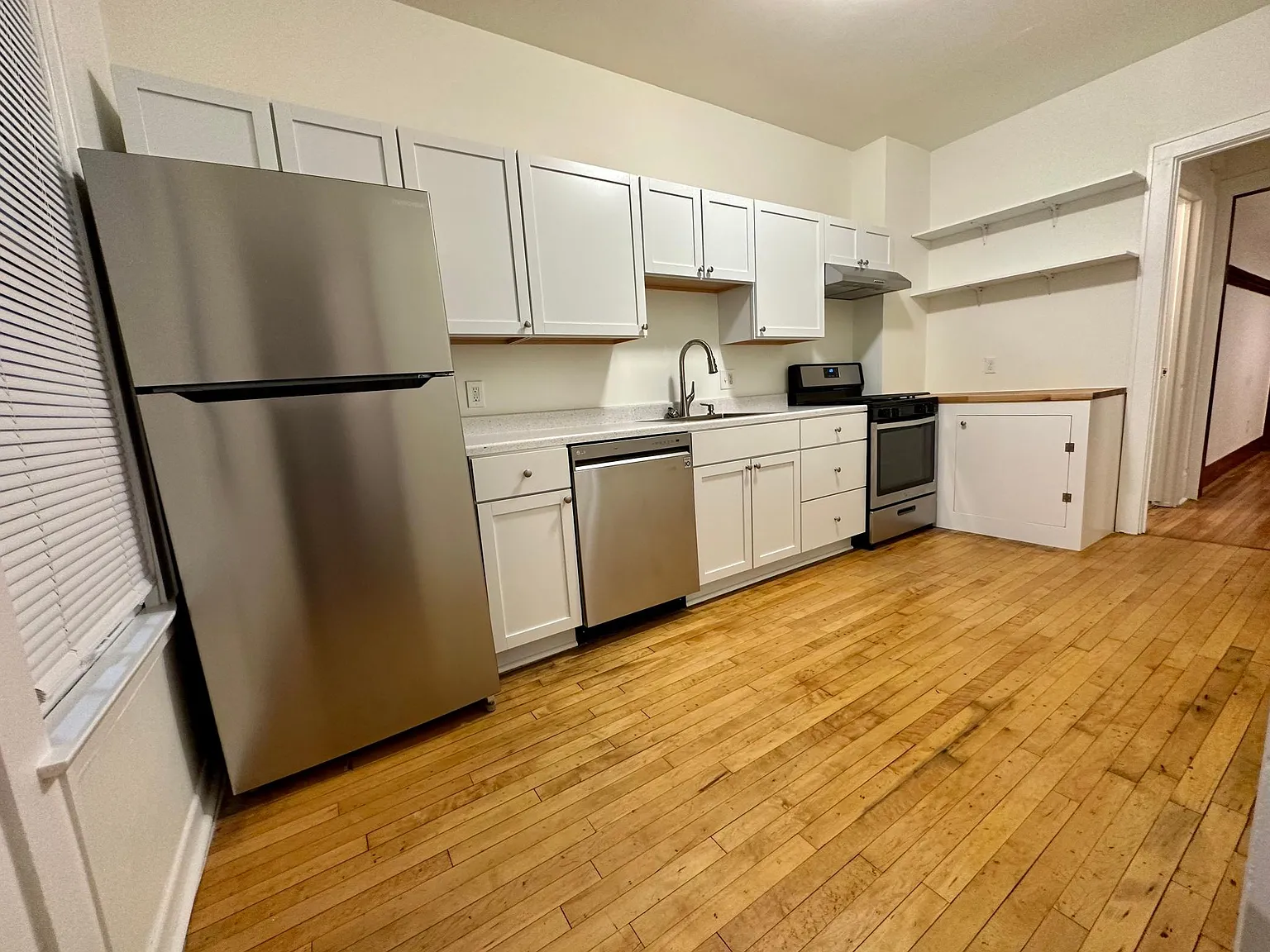 3 bed, 1400 sqft, $1,700 — Photo 3