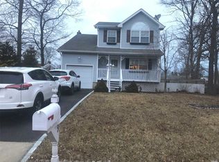 9 Tipton Dr W, Shirley, NY 11967