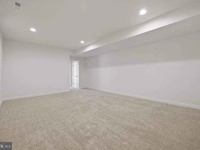 301 Kingdom Dr — Photo 98