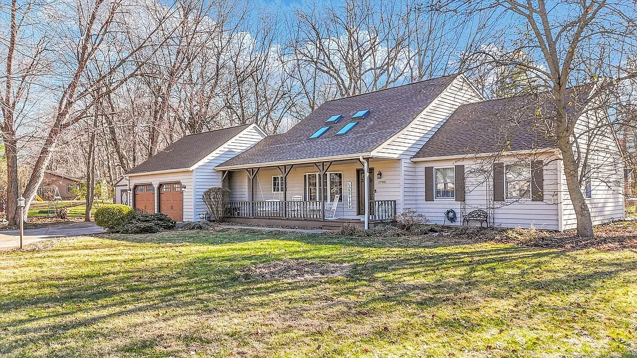 4 bed, 2479 sqft, $2,775 — Photo 3