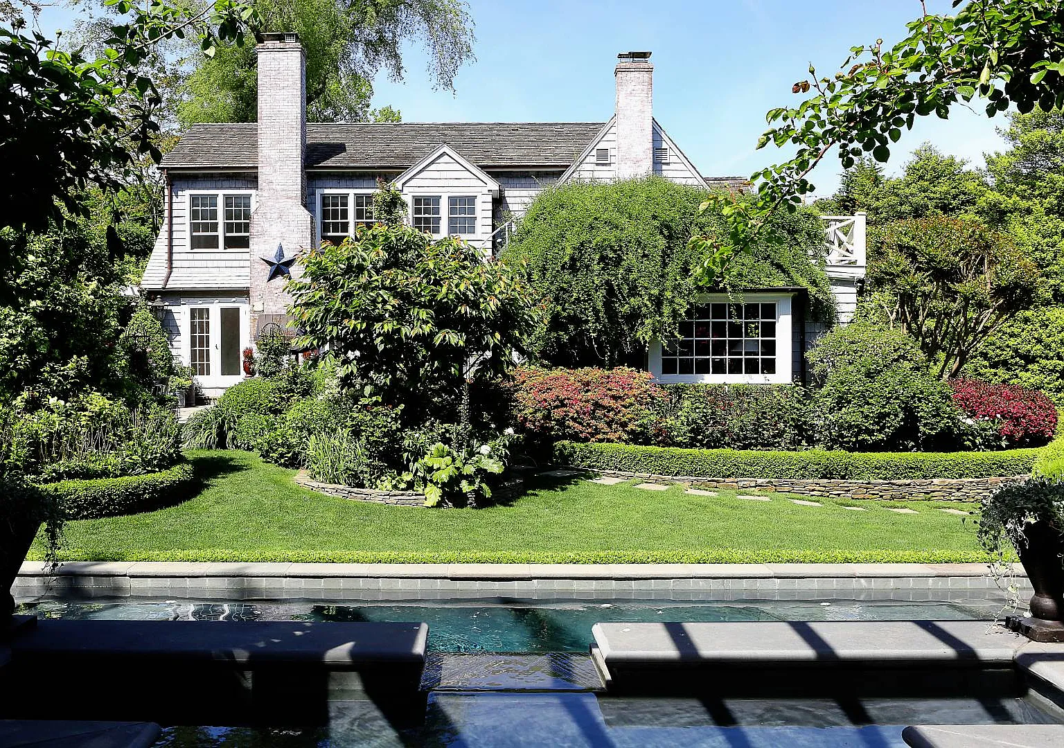 Secluded Summer Compound in Water Mill South — Photo 2