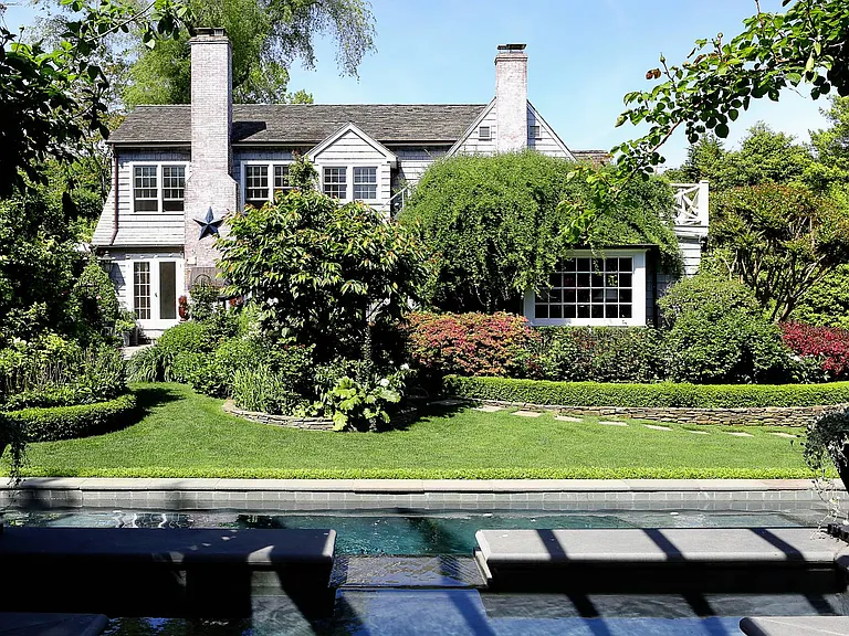 12 Huntington Ln — Photo 2