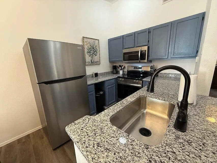 2 bed, 2.0 bath, 726 sqft, $1,500 — Photo 4