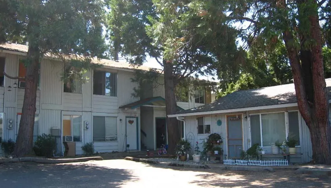 Woodland Park Apartments — Photo 1