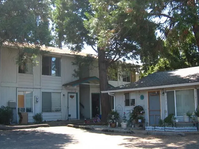 Woodland Park Apartments — Photo 1