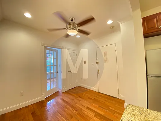 Rented by Kaden Realty | media 7