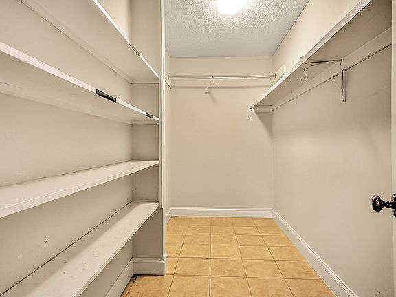 4th image of 109 Beechnut St #1