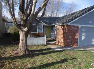 3914 Willshire Dr, Lawrence, KS 66049