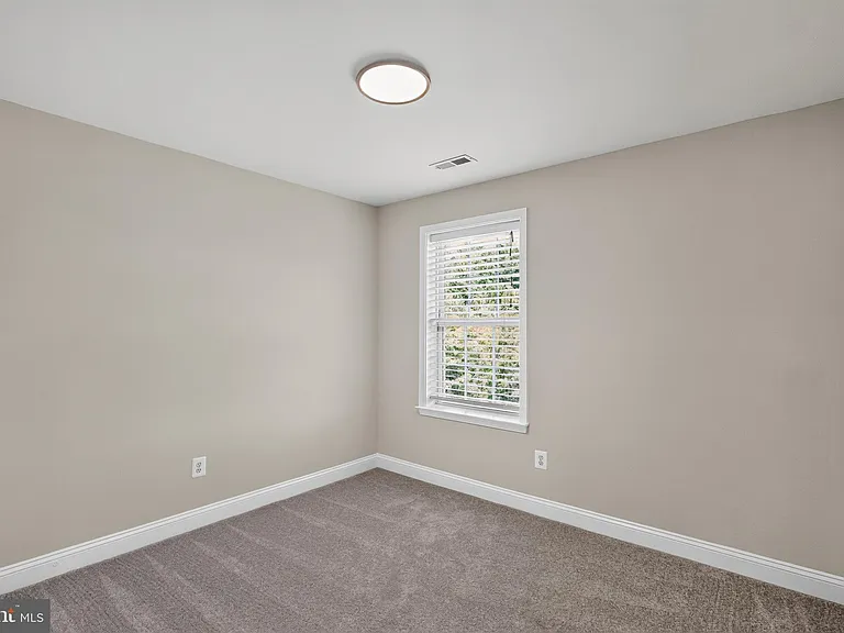 6816 Barlowe Ct — Photo 18