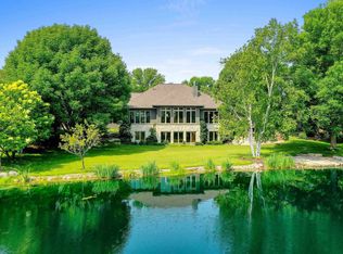 2554 Huntington Way S, Suamico, WI 54173