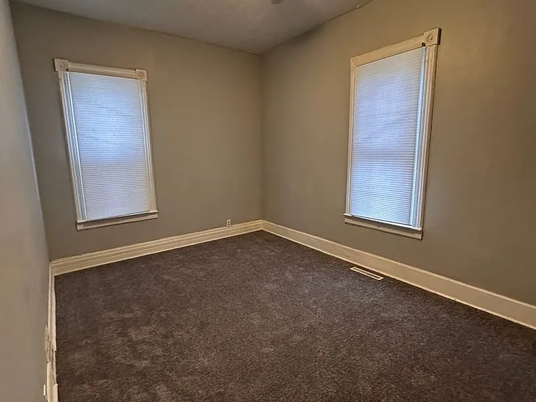 1304 S Walnut St — Photo 6