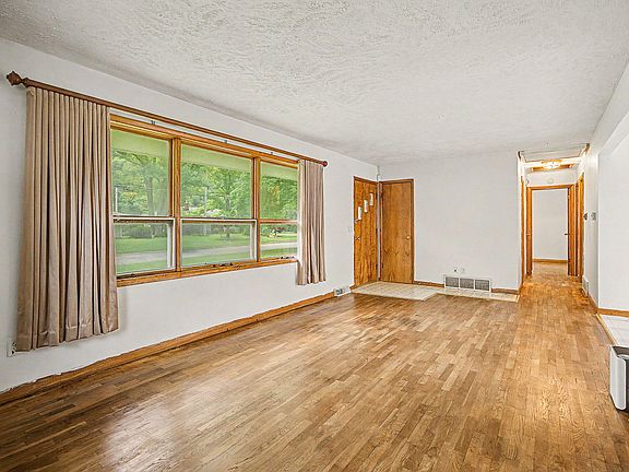 3rd image of 808 Jones St