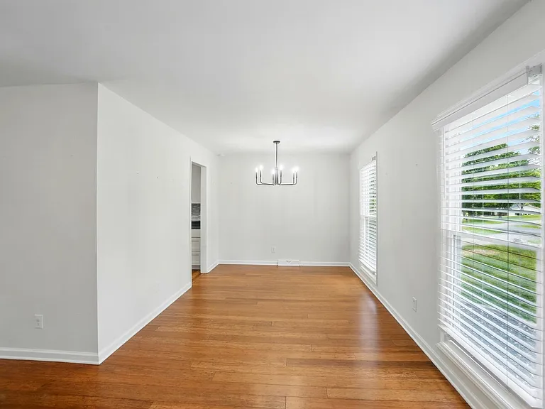 2413 Hoffman St — Photo 10