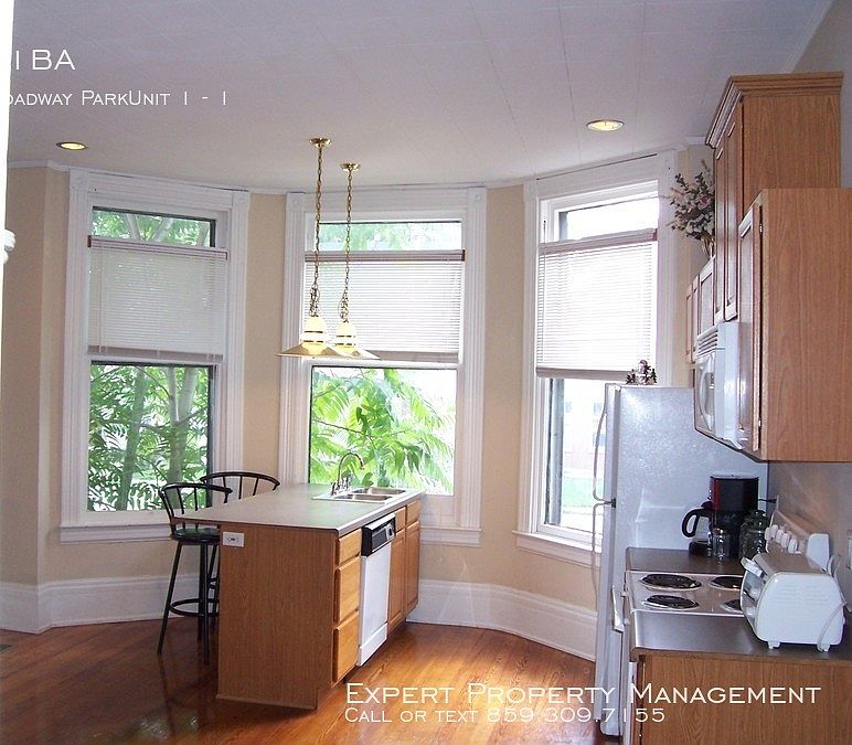 1st image of 369 S Broadway Parkunit 1