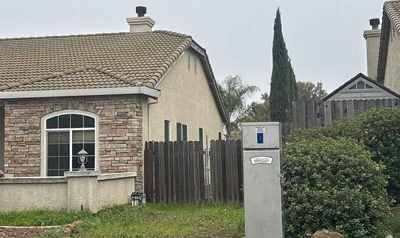 2nd image of 4308 Lakebreeze Dr