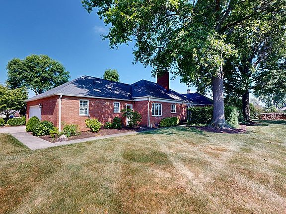 5th image of 51 Edgewood Dr