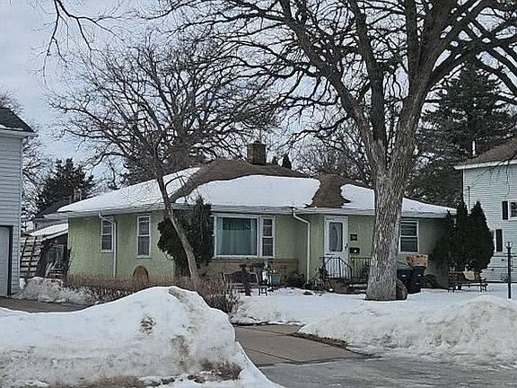 3rd image of 711 2nd St NE