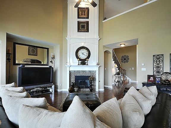 Spacious Living Room