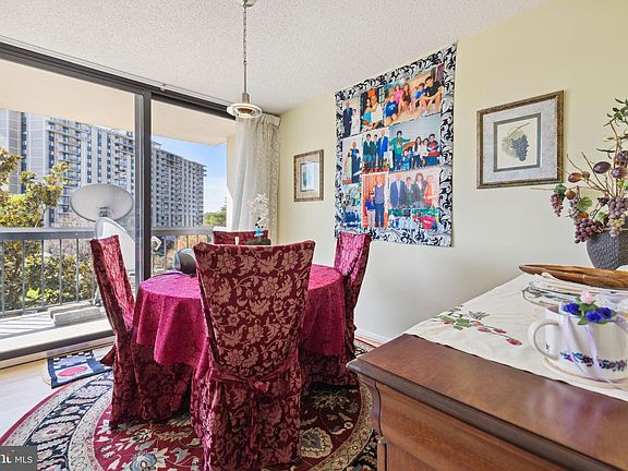 3rd image of 7401 Westlake Ter APT 501
