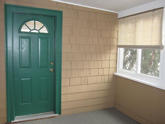 2nd image of 288 Pleasant St APT 1