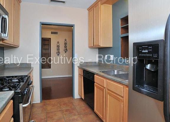 2nd image of 2714 E Water St