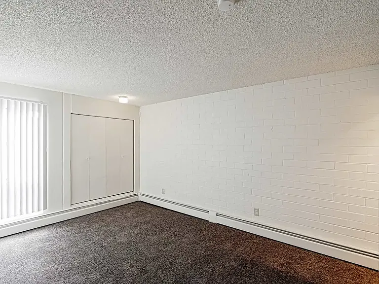 Pine Creek Apartments — Photo 11
