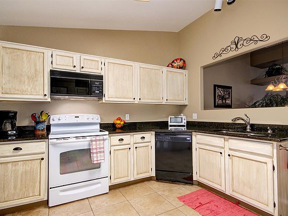 4th image of 3510 E Hampton Ave Unit 7
