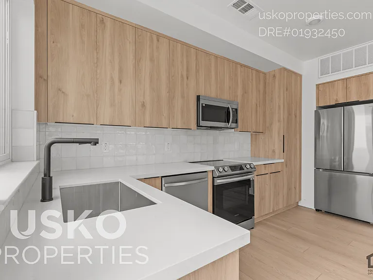 4843 Chippendale Dr #B — Photo 5