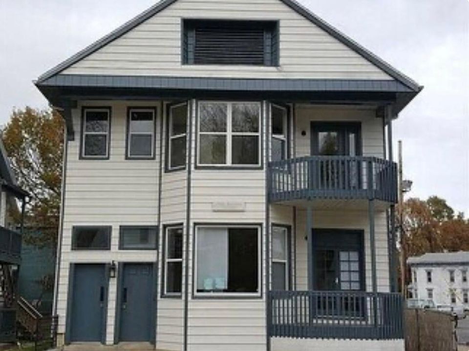 Top Floor Unit. With Balcony