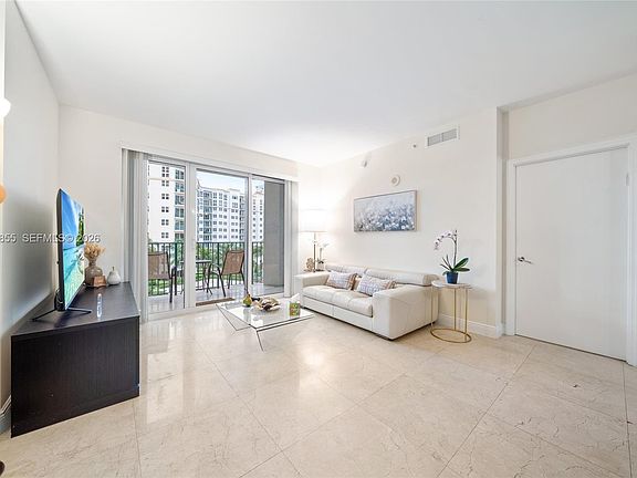 4th image of 19900 E Country Club Dr APT 816