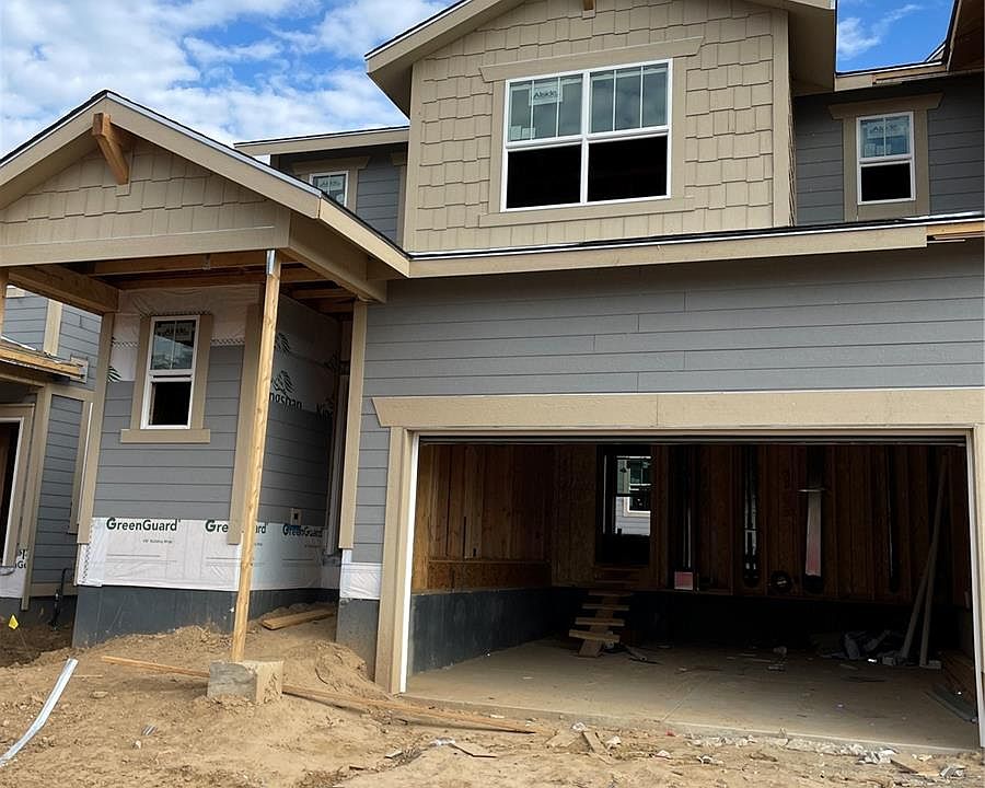 1st image of 637 Acorn Place