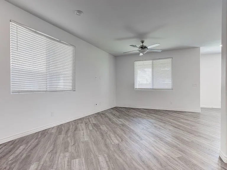 7106 Calvert Cliffs St — Photo 3