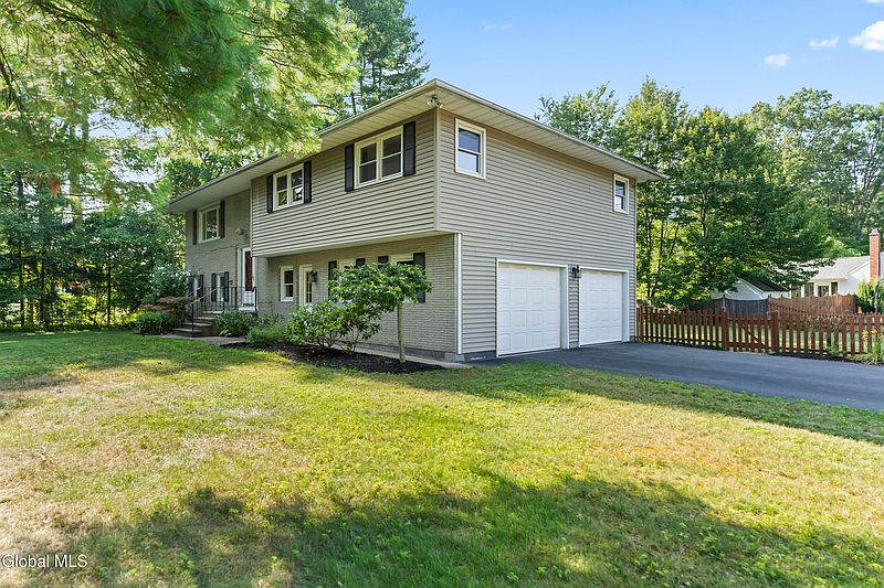 2nd image of 921 E Pine Hill Drive