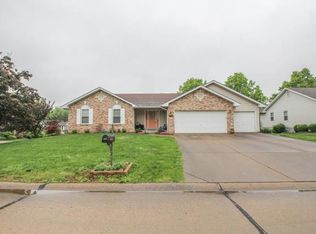 809 Colleen Dr, O'Fallon, MO 63366