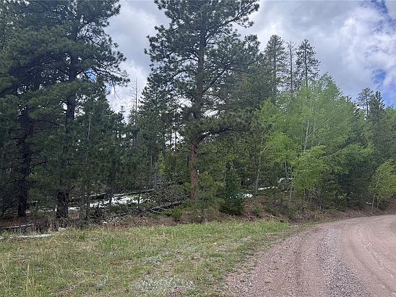 3rd image of 717 Crescent Lake Road