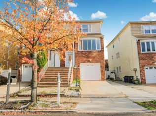 67 Willowwood Ln, Staten Island, NY 10308