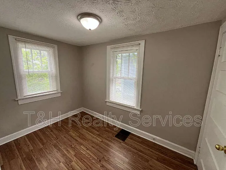 560 Udell St — Photo 8