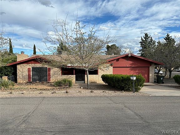 2nd image of 861 Crestwood Lane