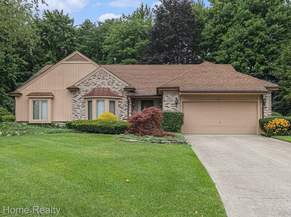 30315 Castleford Ct, Farmington Hills, MI 48331